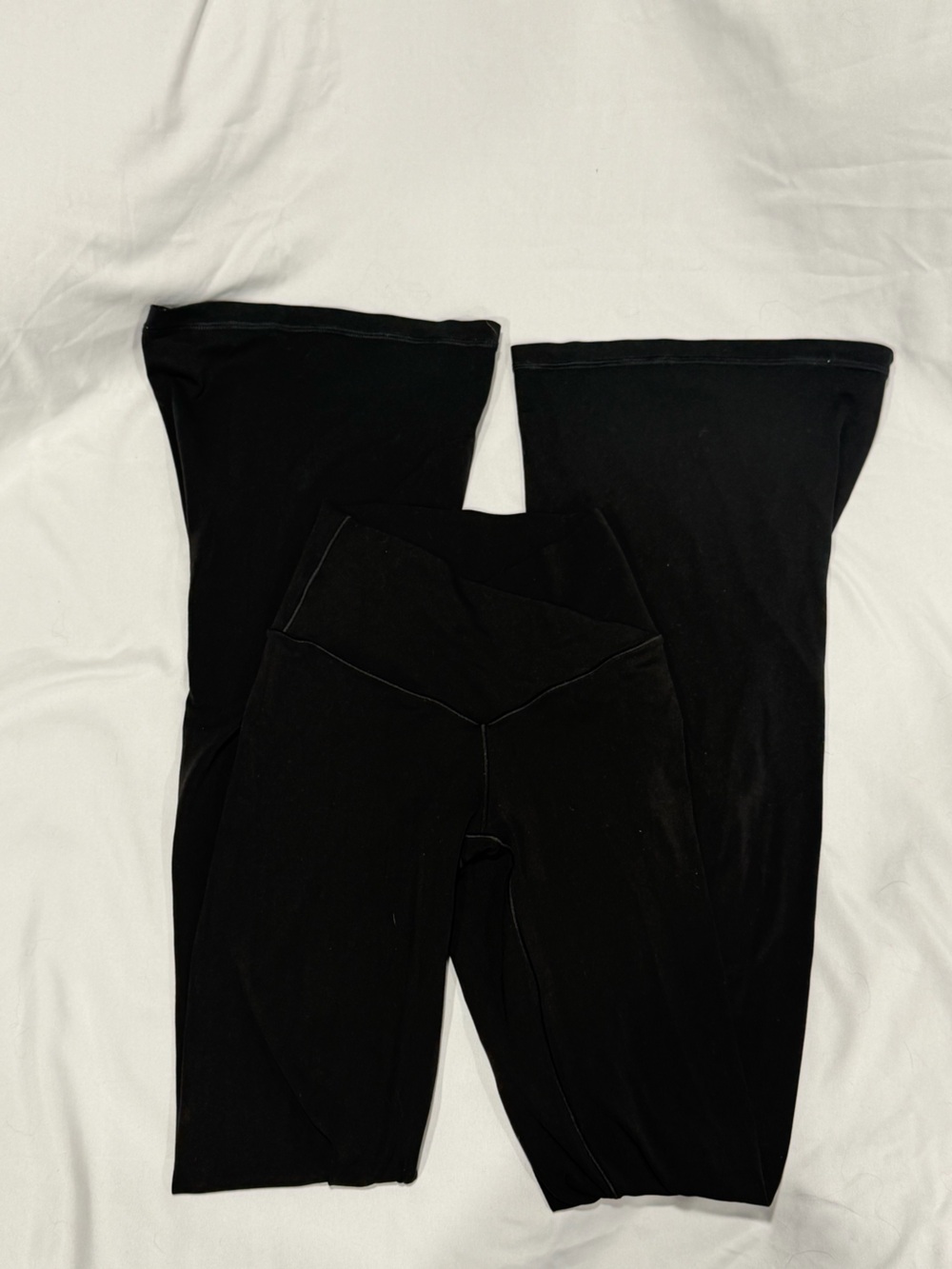 Aerie crossover flare leggings in classic black V-waist crossover design